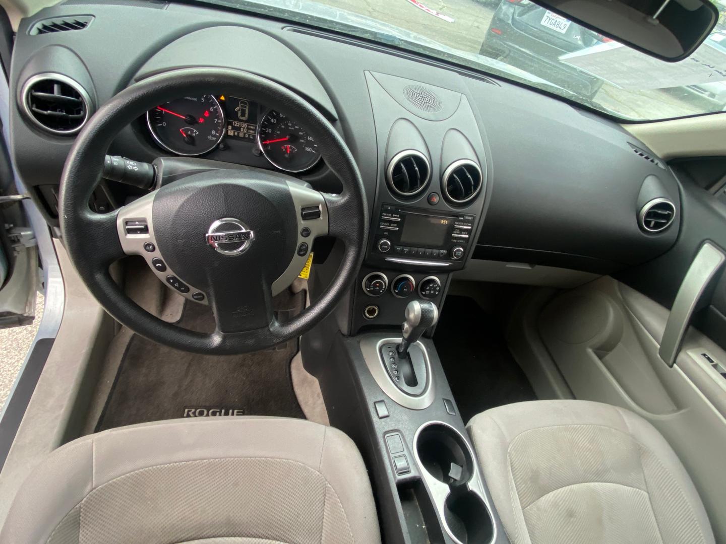 2018 /GREY Nissan Rogue SV 2WD (5N1AT2MT1JC) with an 2.5L L4 DOHC 16V engine, CVT transmission, located at 44356 Date Ave., Lancaster, CA, 93534, (661) 945-6555, 34.688919, -118.139374 - Photo#2